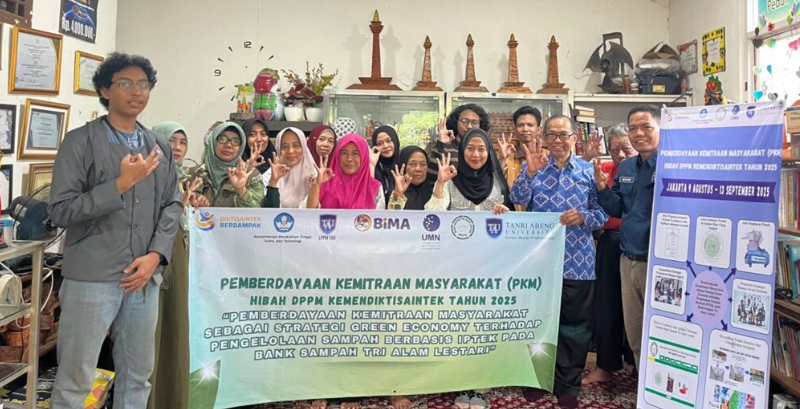Kolaborasi Akademik Wujudkan Ekonomi Hijau di Bank Sampah Tri Alam Lestari